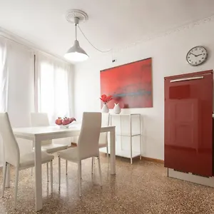 https://santa-maria-formosa-apartment-rr.hotelslidodijesolo.com