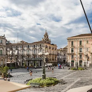 https://la-suite-di-piazza-delluniversit.catania-hotels.net